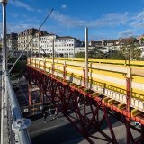 La passerelle provisoire jaune et rouge avait été érigée en octobre 2021 (archives).